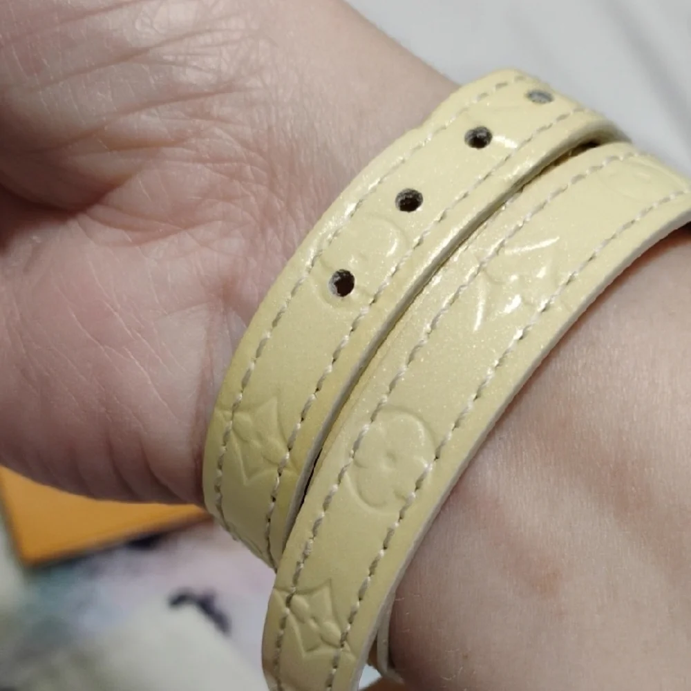 SALE! Louis Vuitton Vernis Cream Wrap Around Bracelet Gold Buckle/Box/Bag - Picture 5 of 11